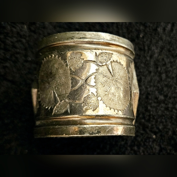 Vintage Victorian Fugural Antique Silver Napkin Ring Bull Dog in Doghouse Floral - Picture 4 of 7